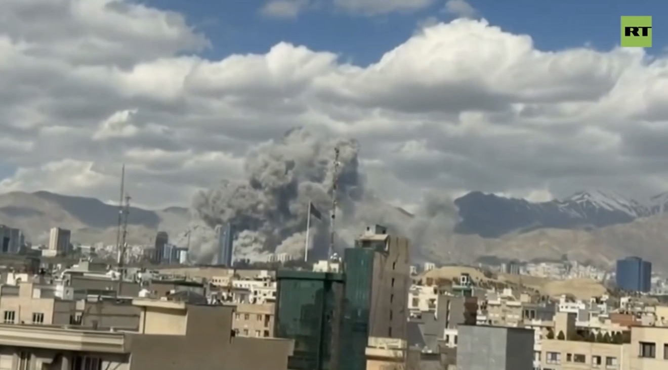 އިރާނުގެ އެކި ސަރަހައްދުތަކަށް އިސްރާއީލުން ޙަމަލާދީފި: ކަޅު ދުމާއި ގޮވުންތަކުގެ އަޑު އިވެނީ