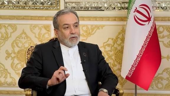 އީރާނުގެ ފޮރިން މިނިސްޓަރު އަރަގްޗީ: ދައުލަތުގެ މުއައްސަސާތައް ބަދަހި، އާ ލީޑަރެއް އަވަހަށް ހޮވޭނެ