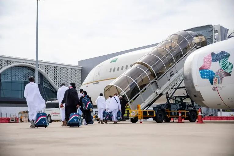 އަމިއްލަ އުމުރާ ގުރޫޕަކުން ފައިސާ ނެގުމަށްފަހު އުމްރާއަށް ނުގެންދިޔަ 28 މީހުން ޙައްޖު ކޯޕަރޭޝަނުން ޢުމްރާއަށް ގެންގޮސްފި