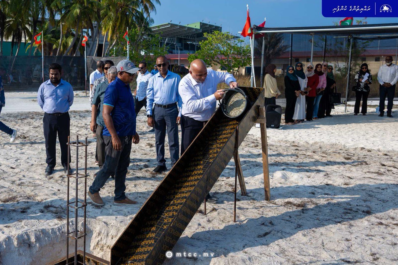 އޭދަފުށީގައި އިމާރާތްކުރާ އެމްއެންޔޫ ކެމްޕަހުގެ ބިންގާ އަޅައިފި