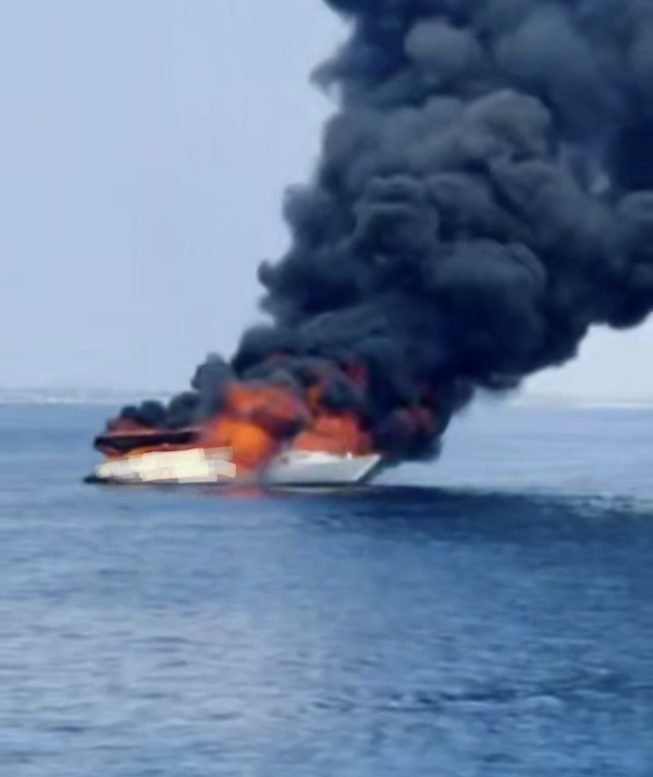 އައްޑޫ ފޭދޫ ބަނދަރު ބޭރުގައި އޮތް ޑައިވިން ދޯންޏެއްގައި ރޯވެ އަނދަނީ