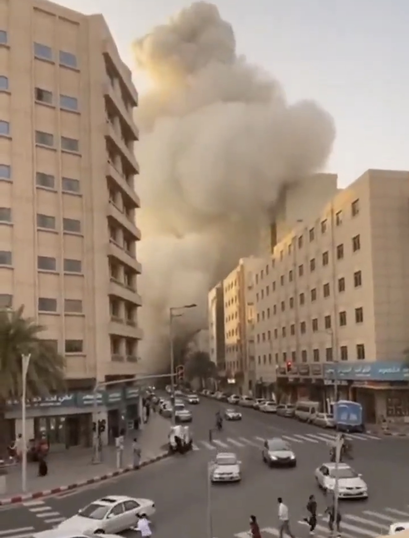 އީރާނުން ދެ ގަޑިއިރު ކުރިން ހައިޕަސޮނިކް މިސައިލުން  އިޒްރޭލަށް ވަރުގަދަ  ހަމަލަތެކެއް  ދީފި