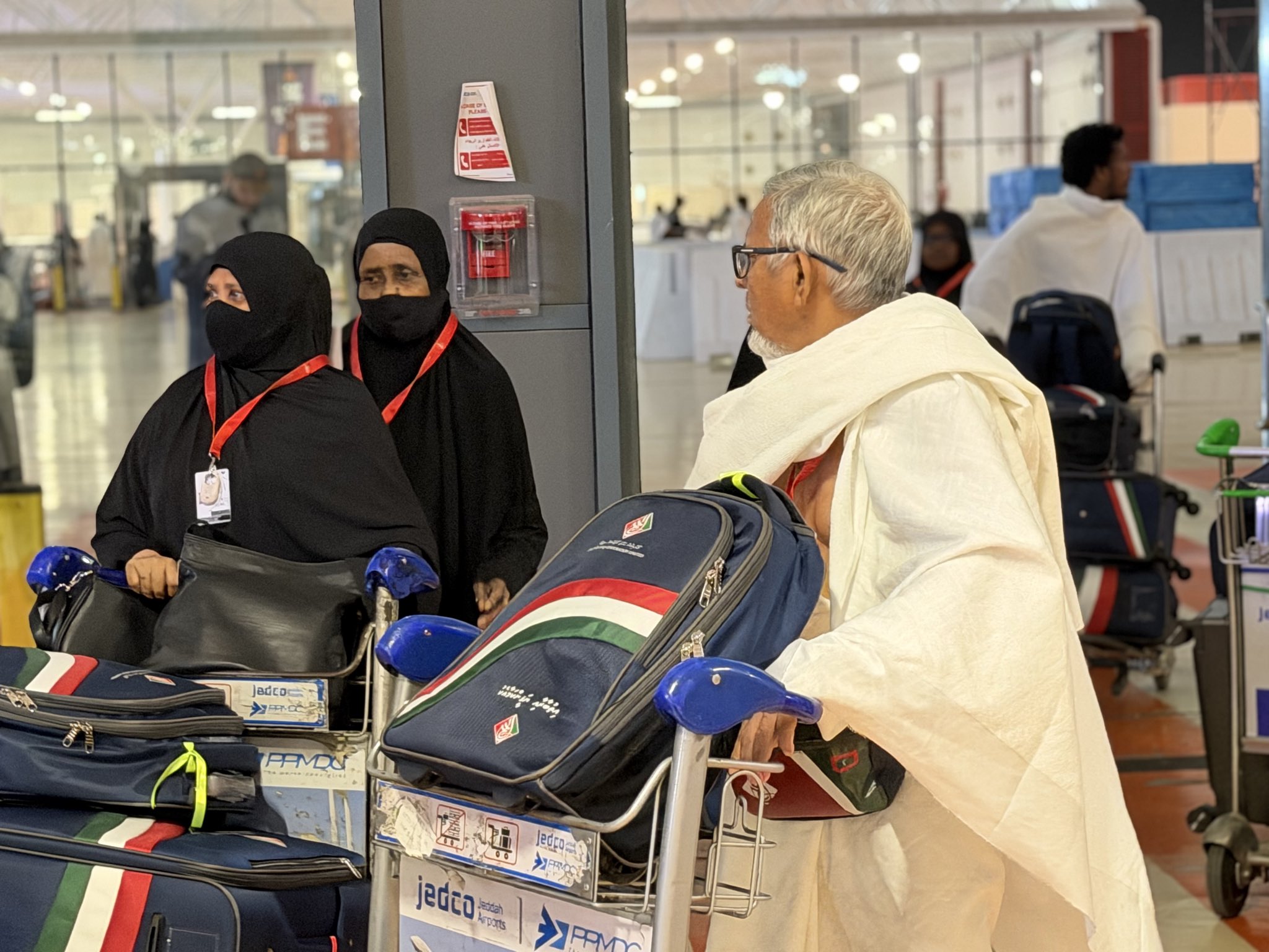 އެކި ސަބަބުތައް ދިމާވެ ނުފުރުނު އުމްރާވެރިން މިހާރު ސައުދީގައި