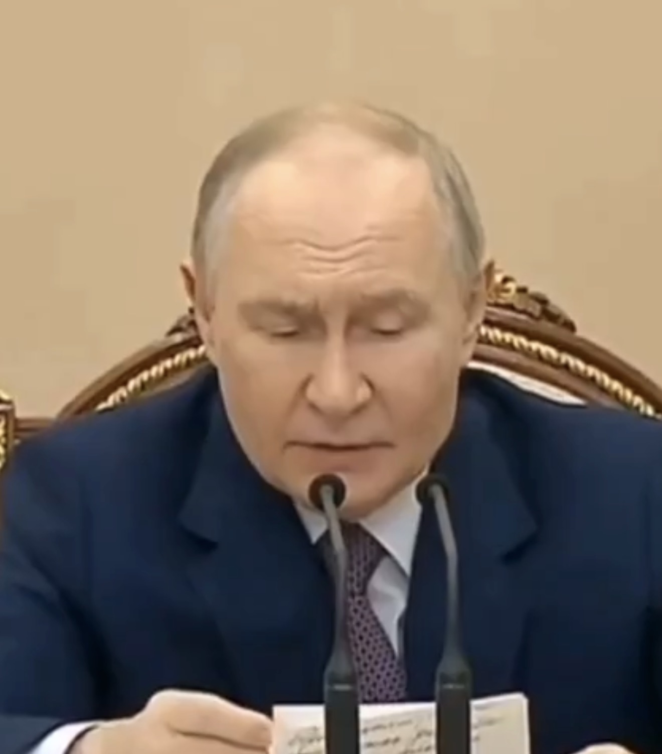 ހޮރްމޫޒް ކަނޑުއޮޅީގެ ދަތުރުފަތުރު މެދުކެނޑި، ޕޫޓިންގެ ބަސްތަކަށް ދުނިޔޭގެ ސަމާލުކަން