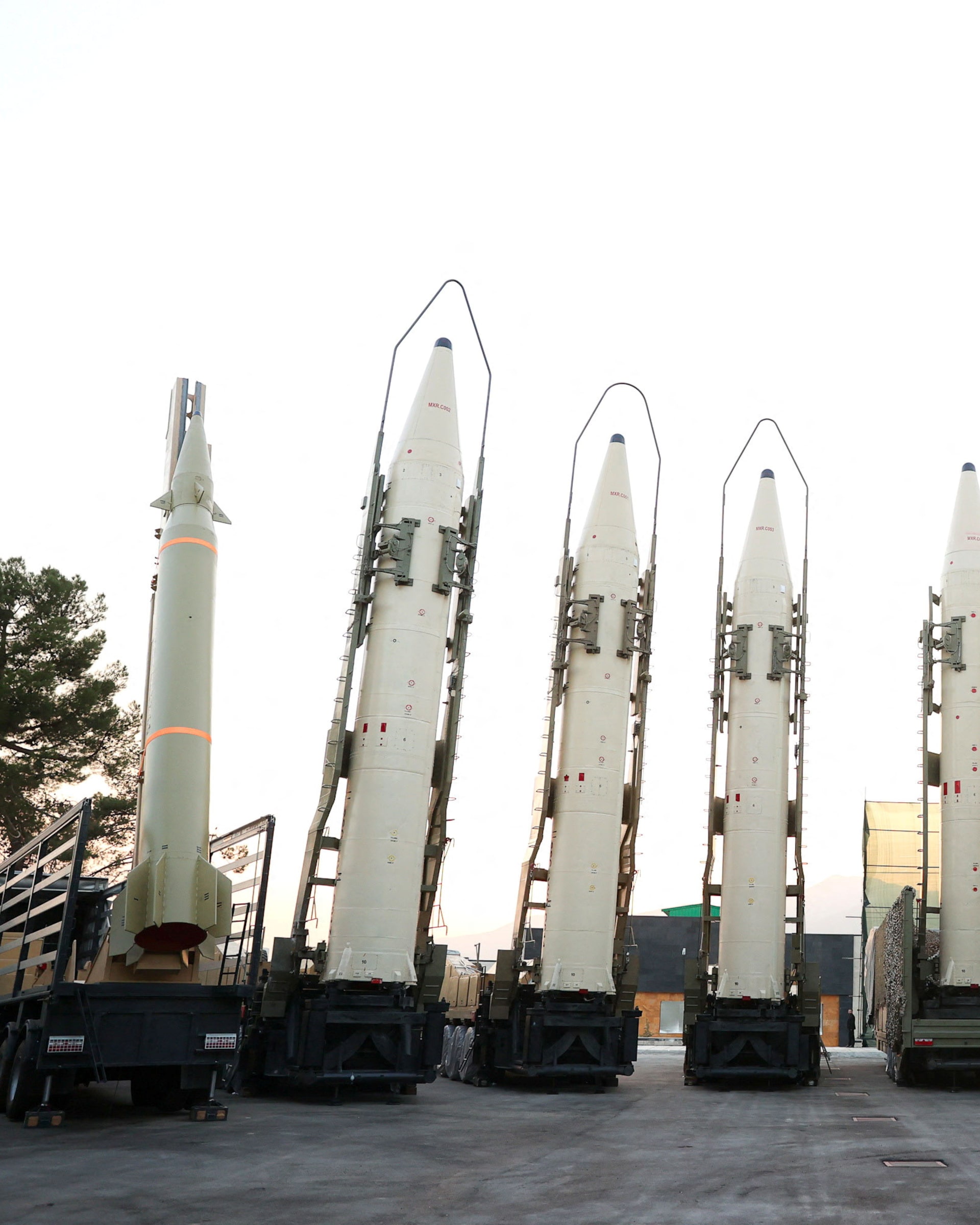 އެމެރިކާ އަދި އިޒުރޭލާ ދެކޮޅަށް އެއްޓަނަށްވުރެ ލުއި ވޯހެޑެއް ބޭނުންނުކުރާނެ ކަމަށް ބުނެ އީރާނުން ވަރުގަދަ އިންޒާރެއް ދީފި