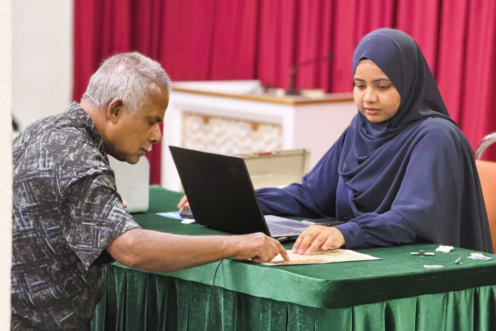 ހޮނިހިރު ދުވަހުން ފެށިގެން ގޮވާމުން ފިތުރު ޒަކާތް ބަލައިގަންނަން ފަށަނީ