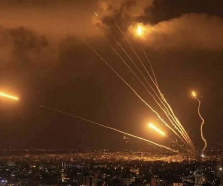 އީރާނުގެ އަސްކަރީ ބާރު: ދިގު ހަނގުރާމައަކަށް ތައްޔާރުކަމަށް އީރާނުންބުނޭ. އެމެރިކާ އަށް ބޮޑު ގޮންޖެހުމެއް