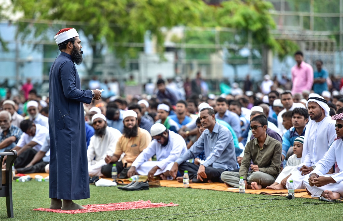 މާލެގެ 4 ސަރަހައްދެއްގައި ބޮޑު ޖަމާއަތުގައި އީދު ނަމާދުކުރަނީ