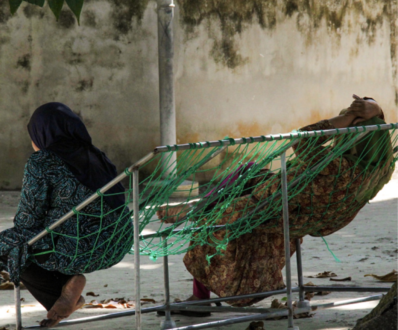 އިޤްތިޞާދީ ހީނަރުކަމެއްގެ ތެރެއަށް: މެދުއިރުމަތީގެ ހަނގުރާމަ އާއި ރާއްޖެއަށް ކުރިމަތިވާ ގޮންޖެހުންތައް