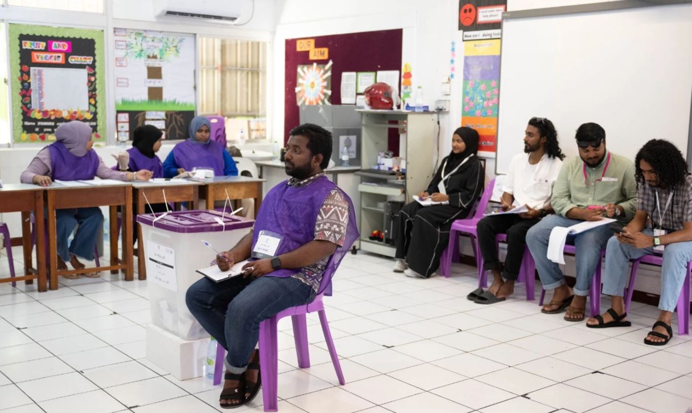 ވޯޓާސް ލިސްޓުގައި ކެންޑިޑޭޓުންގެ ފަރާތުން ސޮއިކުރަން ފަށައިފި