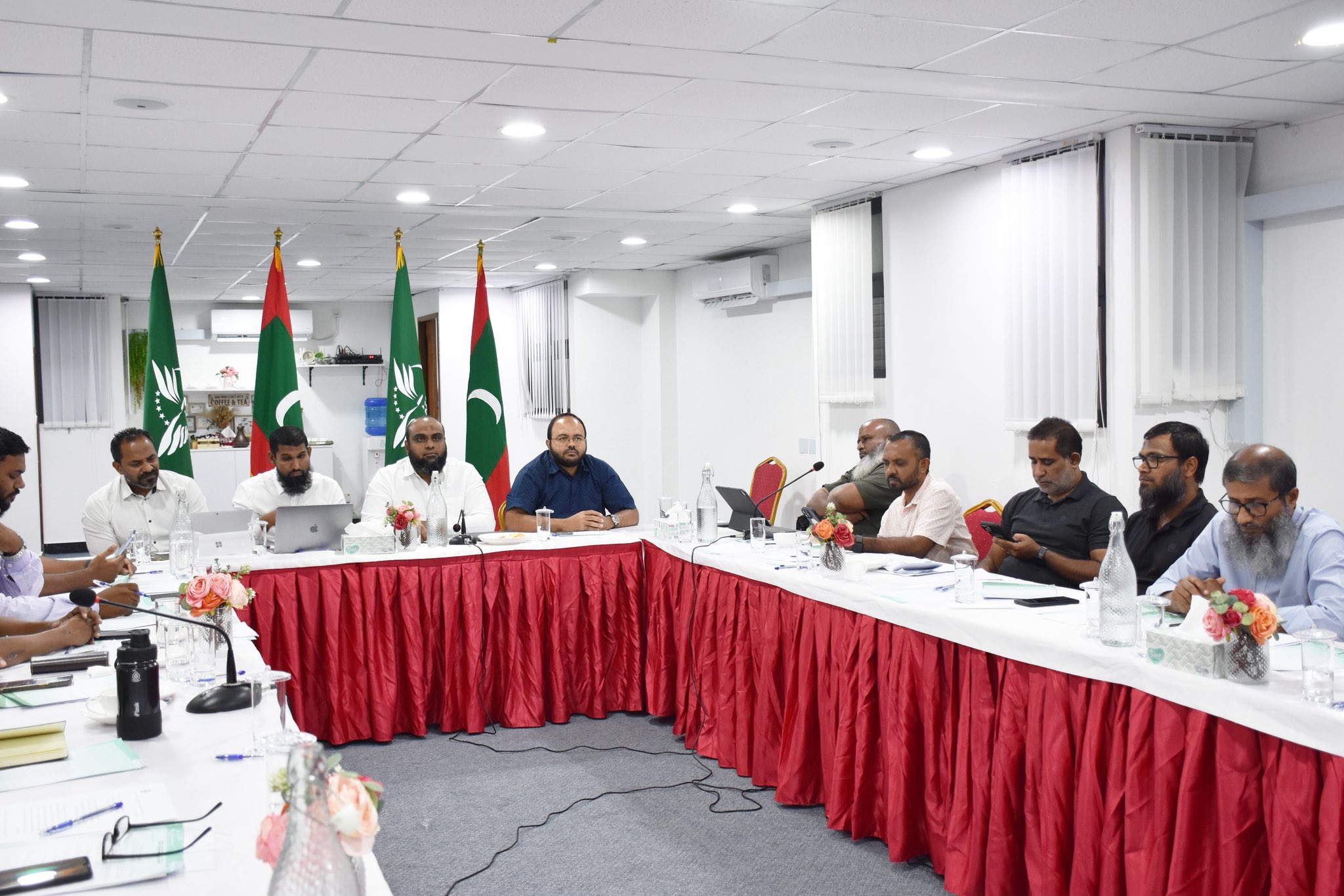 ދެ އިންތިހާބު އެއް ދުވަހެއްގައި ބާއްވަން އަދާލަތުން ތާއީދު ކޮށްފި