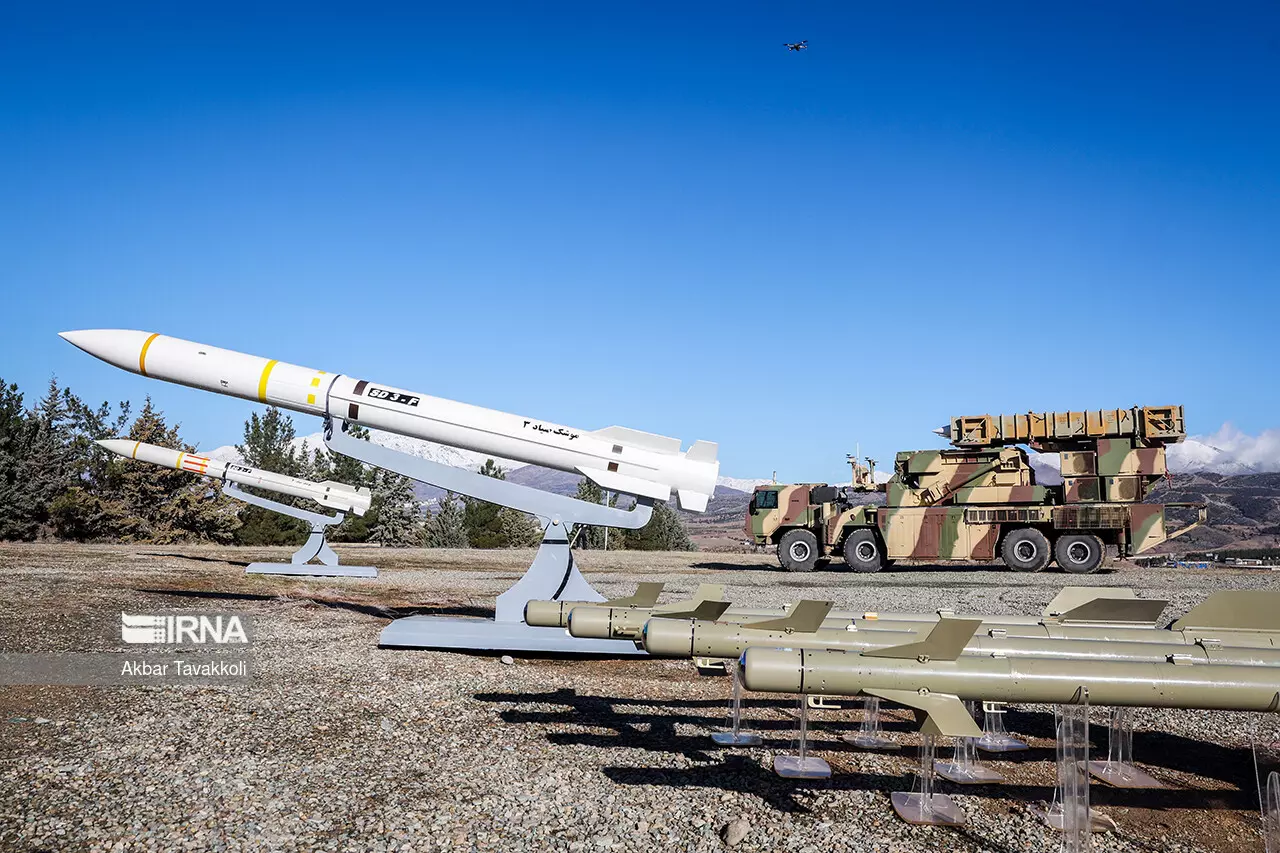 ޓްރަމްޕް ހެދީ ދޮގު. ހަލާކުކޮށްލި ކަމަށްބުނާ ވައިގެ ދިފާއީ ނިޒާމުތައް ބޭނުންކޮށް އަދި އީރާނުން ވަރުގަދަ ހަމަލަތެކެއް ދީފި