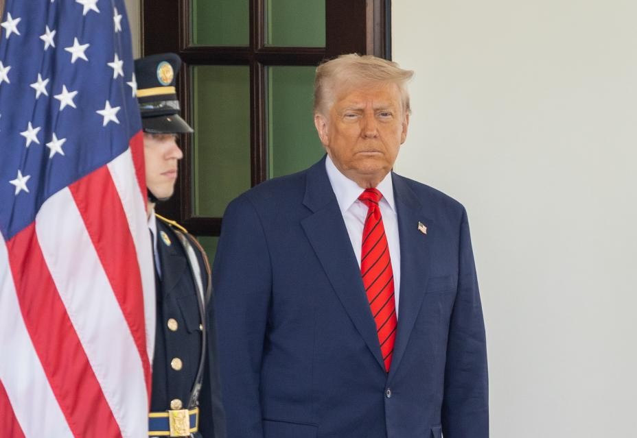 ޓުރަމްޕް ހޮރުމުޒް ކަނޑުއޮޅި ހިފުމުގެ އުންމީދު ގެއްލިއްޖެ: ލަފާއެރުވީ އެތައްބަޔަކު މަރުވާނެކަމަށް