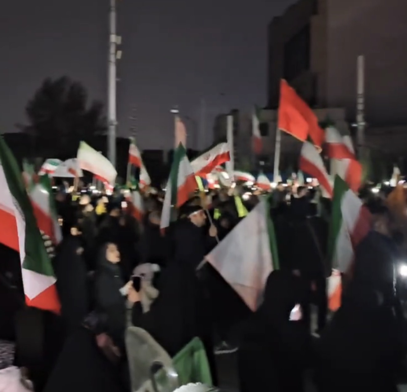 އެމެރިކާ-އިޒްރޭލު ހަމަލާތަކަށްފަހު އީރާނުގެ ބައެއް ސަރަހައްދުތަކަށް ކަރަންޓު އަލުން ދީފި