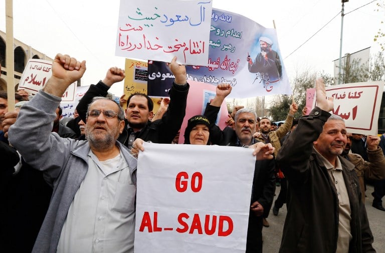 ގަލްފު ގައުމުތަކު ރައްޔިތުން ނިކުމެ އެމެރިކާގެ  ބޭރުކޮށް  އަސްކަރީބޭސްތައް ހުއްޓުވުމަށް ގޮވާލަނީ 