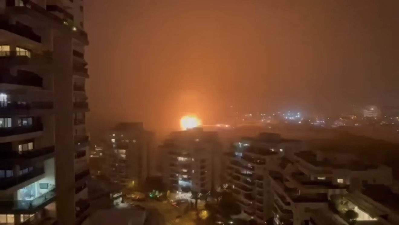 އީރާނުން އިސްރާއީލަށް ހަމަލާތައް ވަރުގަދަކޮށްފި: ހަނގުރާމަ ނިންމާނީ އެމެރިކާއާއި އިޒްރޭލުން