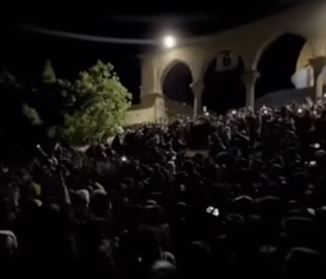 މަސްޖިދް  އަލް އަޤްޞާގެ އިޙްތިޖާޖުތައް ފުޅާވެ، އިސްރާއީލުގެ ކޮންޓްރޯލް ގެއްލިއްޖެ