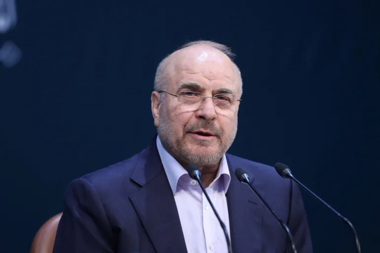 އީރާނާއި  އީރާނުގެ  ރައްޓެހި  ގައުމުތަކާއި  ކުޅެން  އުޅެފިނަމަ ދުޝްމަނުންގެ ކަރު ކަނޑާލާނަން:  އީރާން