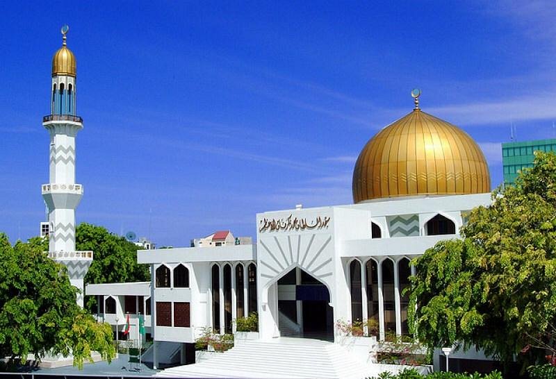 ހަށިގަނޑުގެ ވަނާތައް ފެންނަ ބާރު ހެދުމާއި، ކަންފަތާއި ކަރު ފެންނަ ގޮތަށް ބުރުގާ އެޅުމަކީ ޙަރާމް ކަމެއް:  ޚުތުބާ