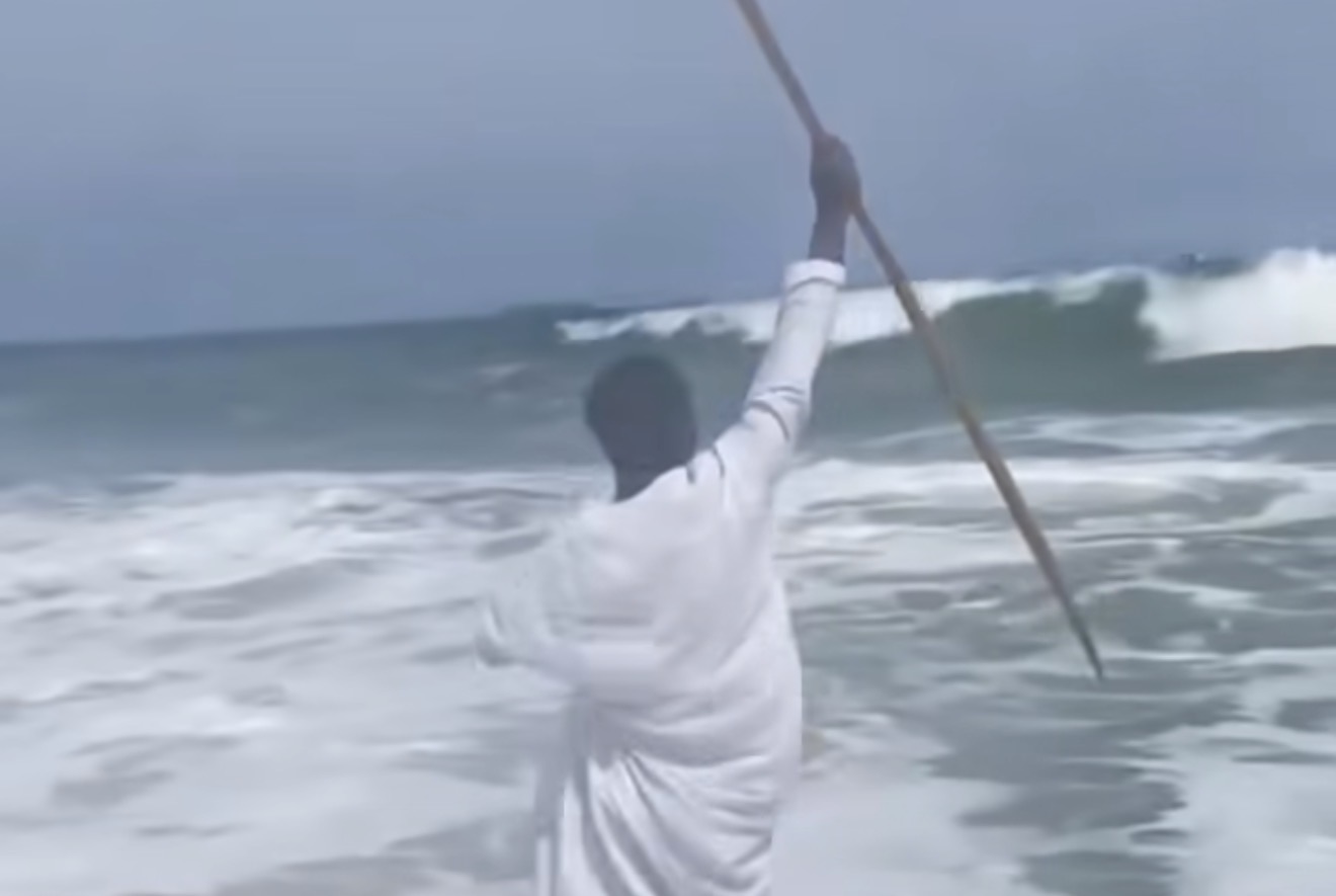 މޫސާގެފާނުގެ މުއުޖިޒާތް ތަކުރާރުކުރަން އުޅުނު ފާދިރީއަށް ފިރުއައުނަށް ޖެހުނު ހާލު  ނުޖެހި  ސަލާމަތްވީ  ކިރިޔާ