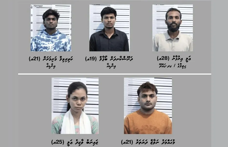 ޑްރަގް އެތެރެކުރި މީހަކު ބުނީ އެއީ ގުރުއަތަކުން ލިބުނު އިނާމެއް ކަމަށް: ވަކީލުންގެ ބަހާއި ފުލުހުންގެ ތަހުގީގު