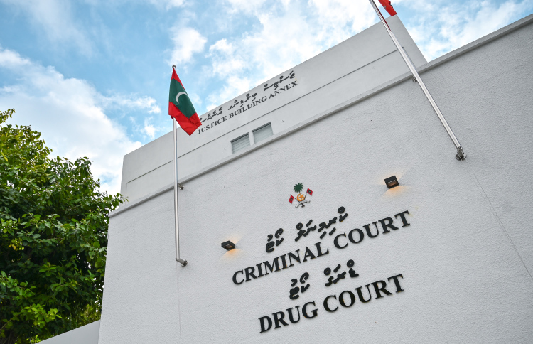 ޕޮލިސް ބިލްޑިންގްގެ ގަރާޖަށް ވަން މީހަކު ހައްޔަރުކޮށްފި