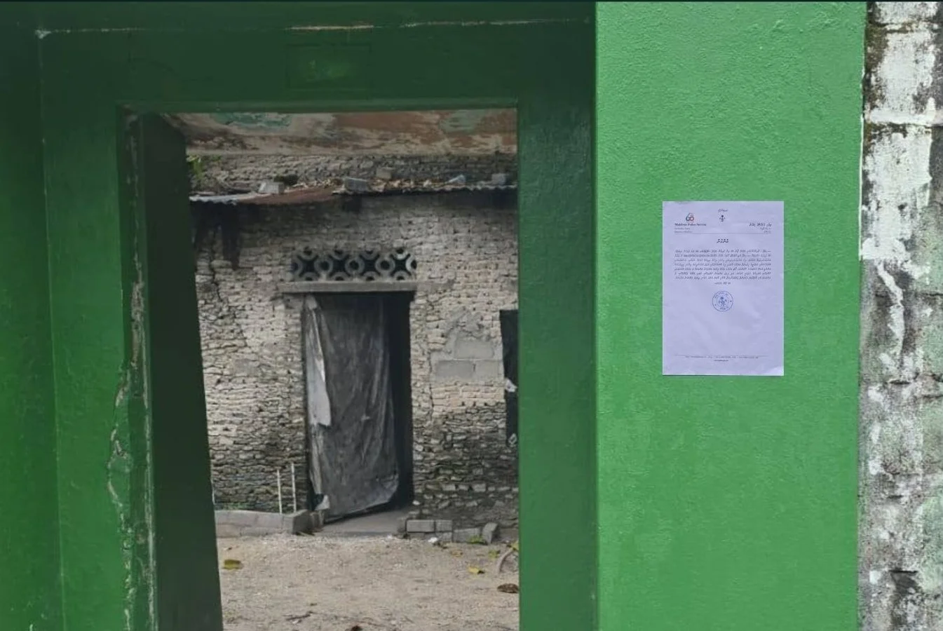 މަސްތުވާތަކެތީގެ މައްސަލަތަކާ ގުޅިގެން އައްޑޫއިން ބަންދުކުރި ގެޔަށް ވަތް މީހަކު ހައްޔަރުކޮށްފި