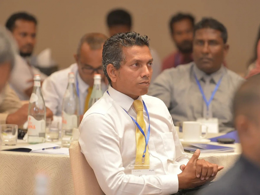 ކެމްޕޭންކޮށްދިން ގިނަ ބަޔަކު ވަޒީފާއިން ވަކިކޮށްފި ކަމަށް މަޖިލީސް މެންބަރު ޞާދިޤު ވިދާޅުވެއްޖެ