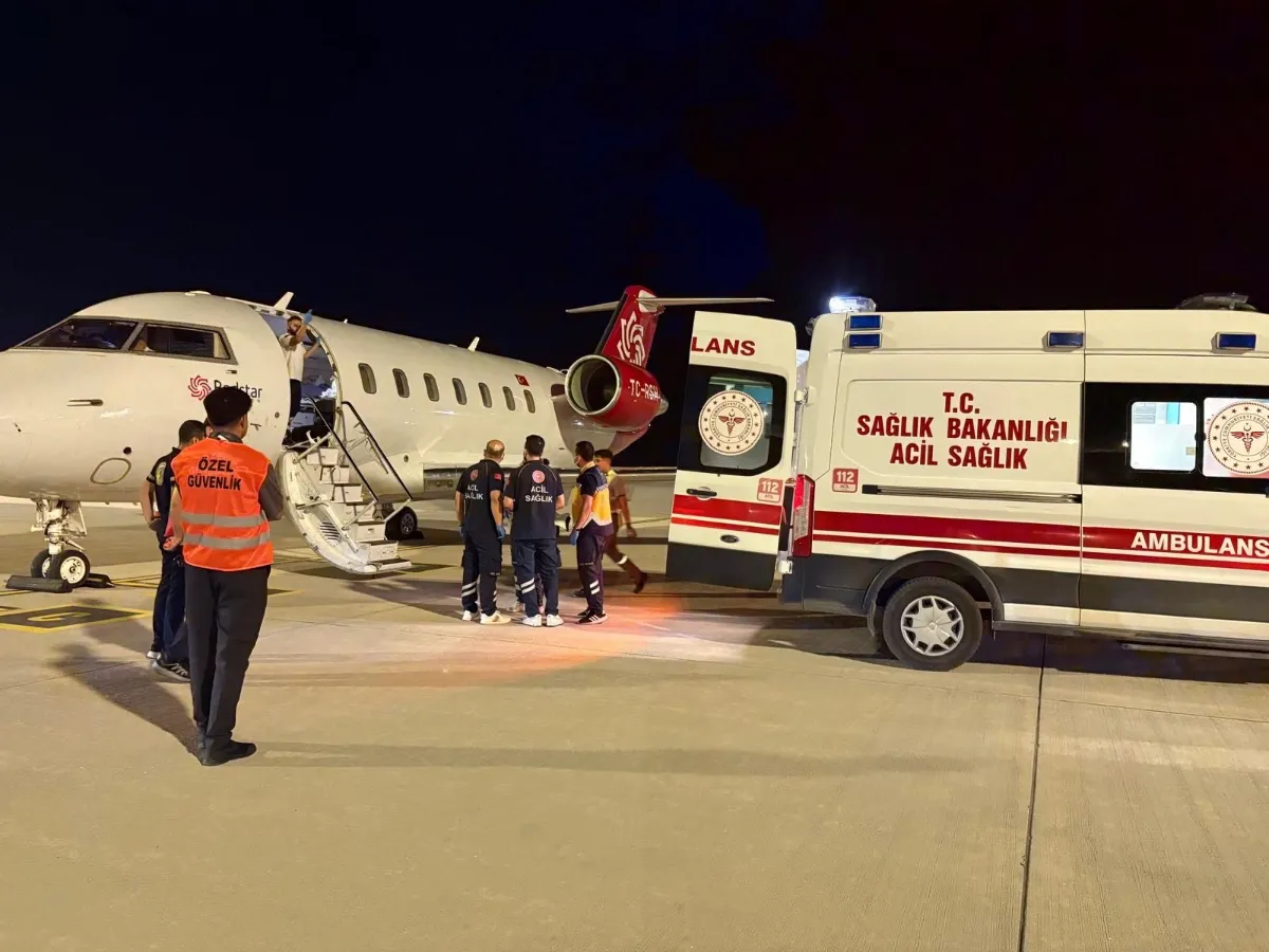 Endonezya'da kaza geçiren Türk vatandaşı ambulans uçakla Türkiye'ye getirildi
