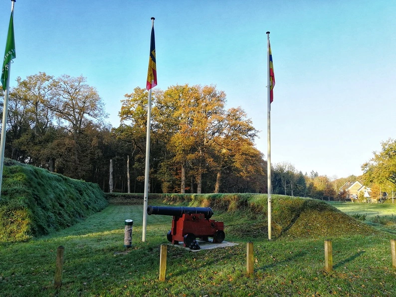 Een vlonderpad in de natuur van de Ommerschans