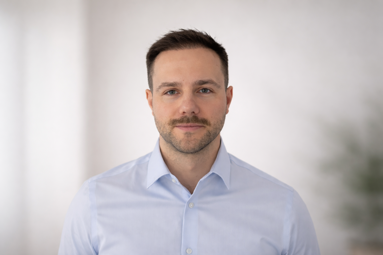 Professional portrait of Lukas Bendoraitis