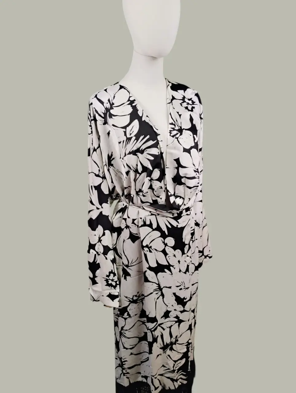 Fate Curve Black White Floral Long Sleeve Maxi Dress NWT Women's thumbnail 2