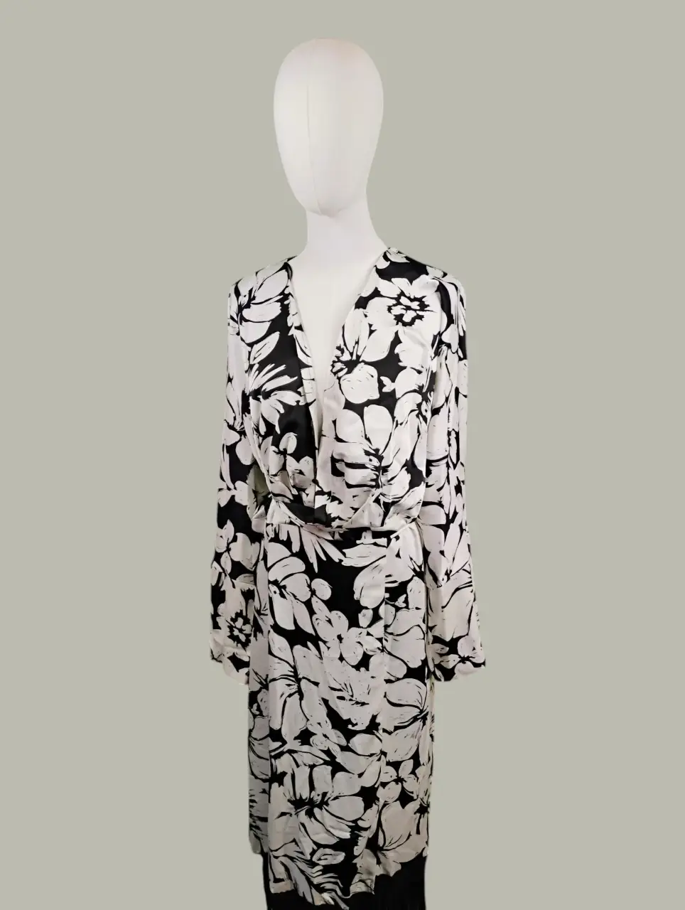 Fate Curve Black White Floral Long Sleeve Maxi Dress NWT Women's thumbnail 3