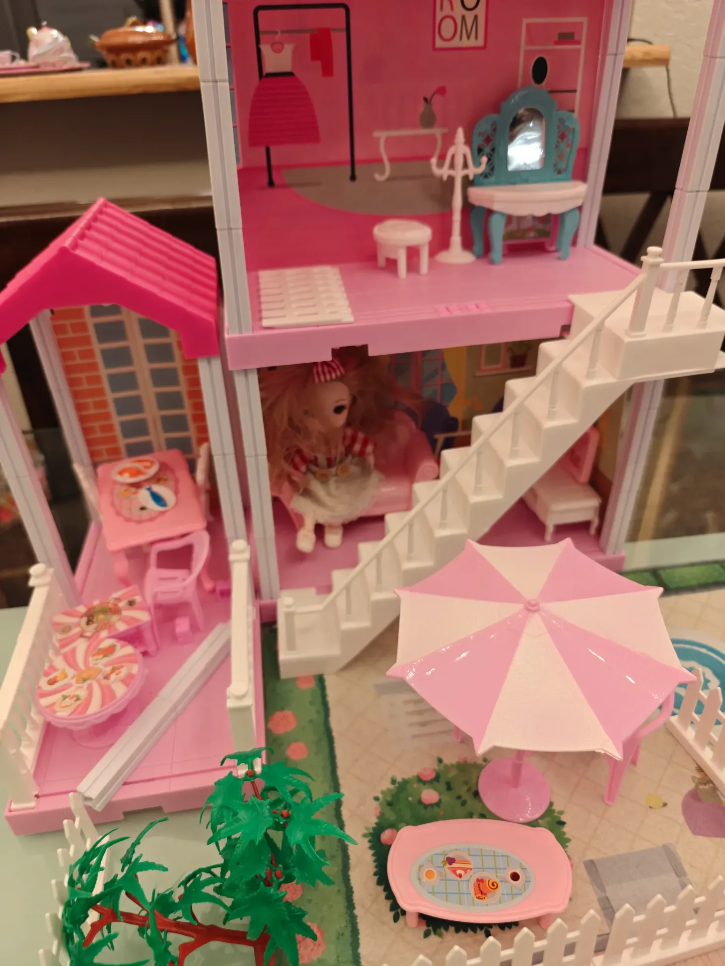 Pink 2-Story Dollhouse Playset w/ Furniture & Backyard Mat thumbnail 3