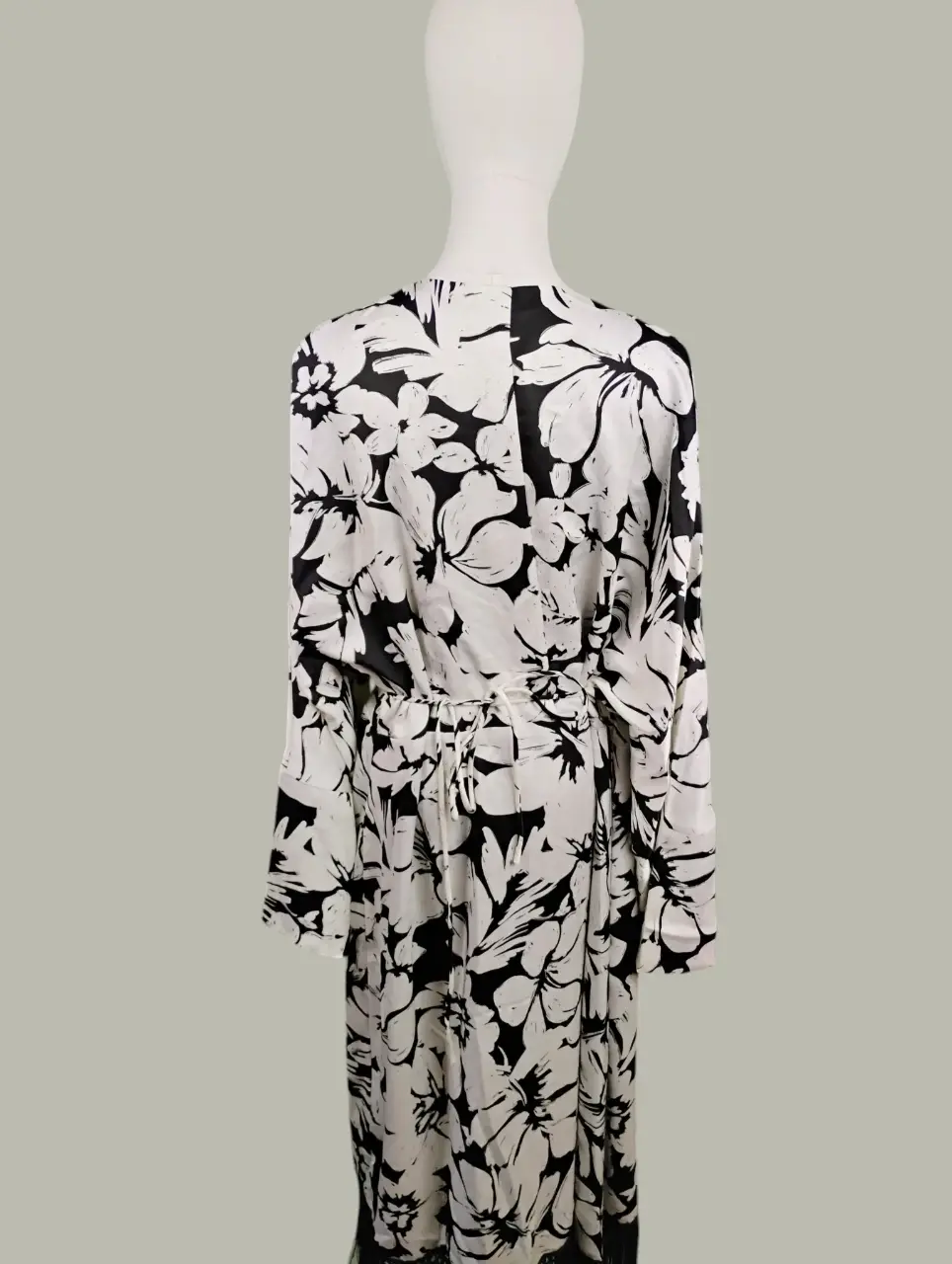 Fate Curve Black White Floral Long Sleeve Maxi Dress NWT Women's