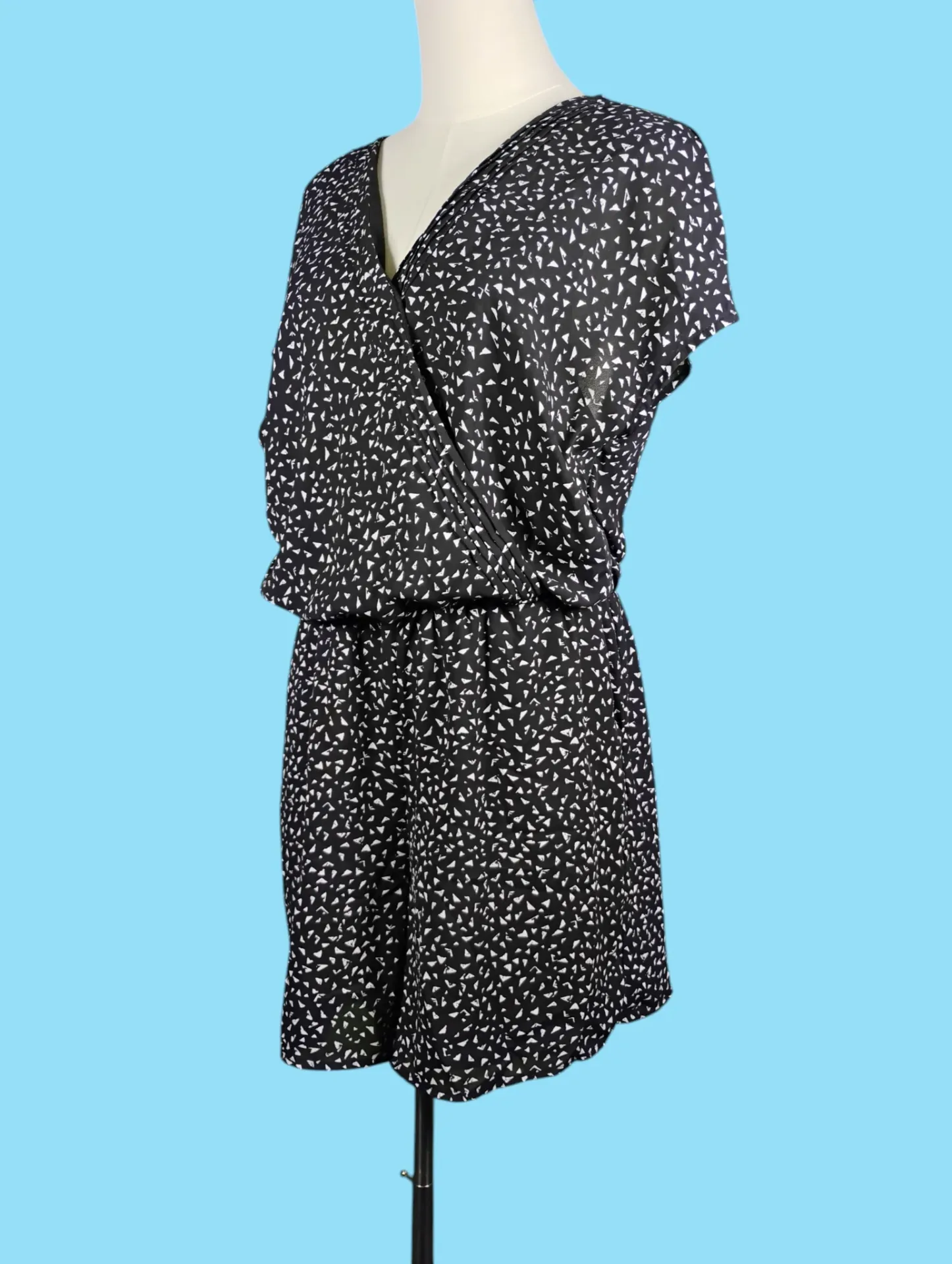 Decree Women's Black & White Patterned V-Neck Short Sleeve Romper Size L thumbnail 2