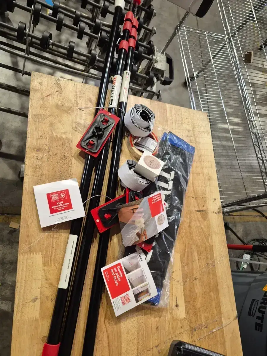 ZipWall HD Dust Barrier System Kit with 3 Poles & Carry Bag---it is missing one pole, only 3 in box thumbnail 4