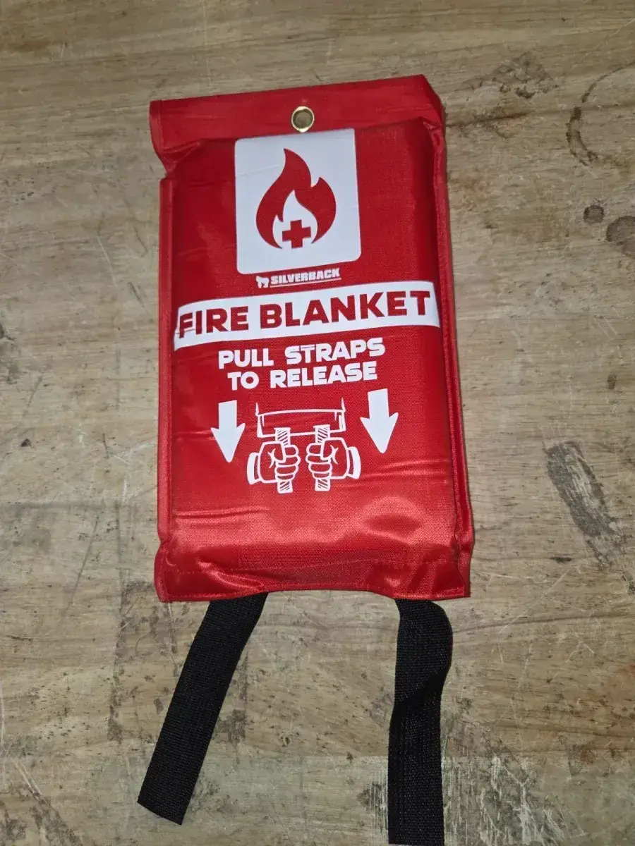 Silverback 40"x40" Emergency Fire Blanket Fireproof Fiberglass Fabric thumbnail 3