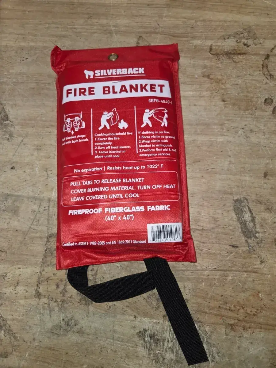 Silverback 40"x40" Emergency Fire Blanket Fireproof Fiberglass Fabric thumbnail 4