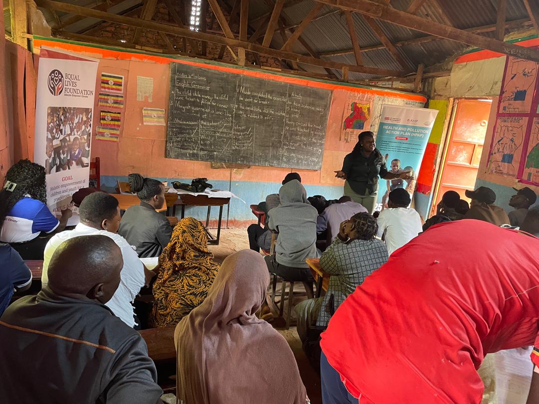 An Equal Lives facilitator leading a discussion on community health.