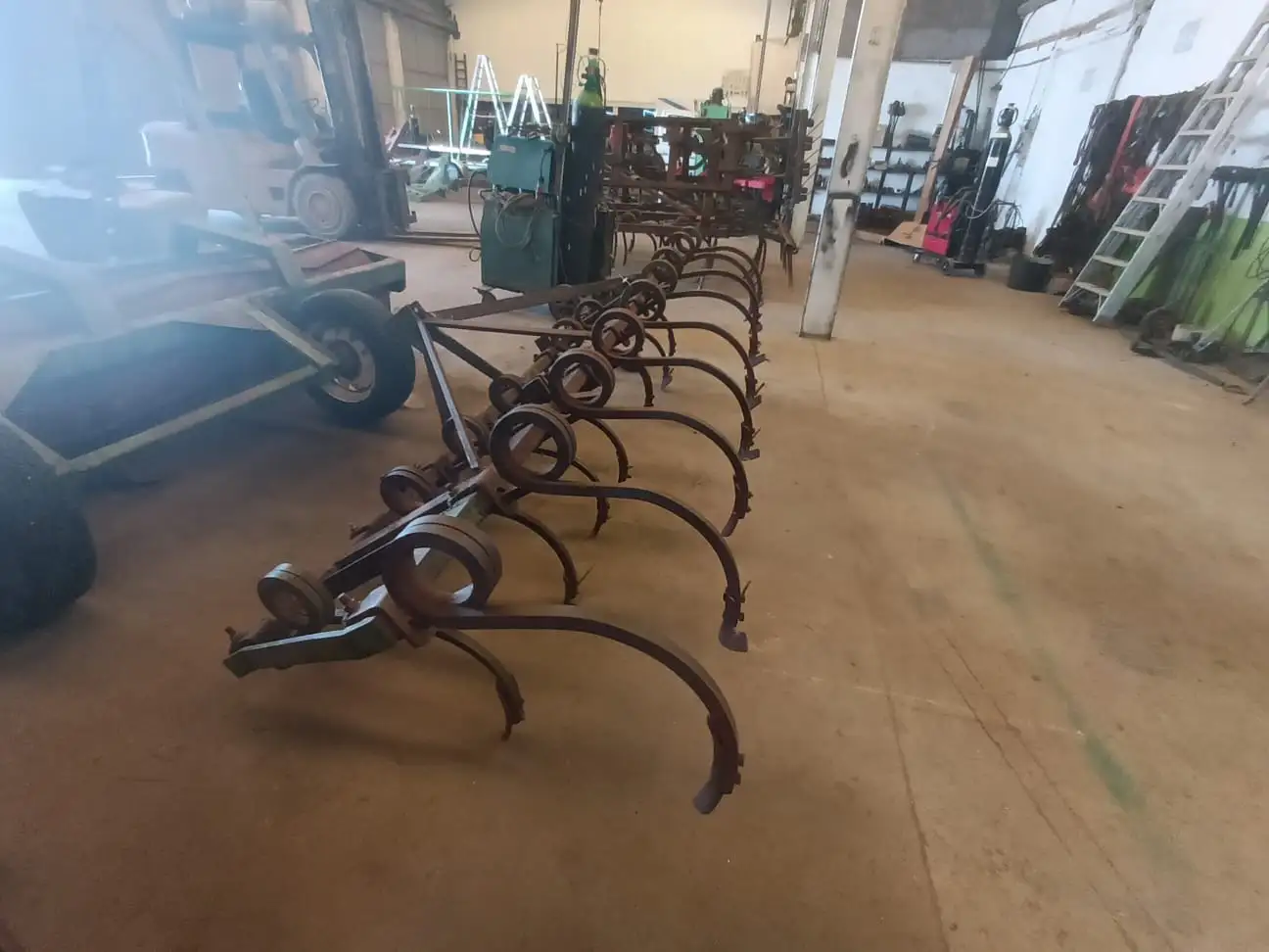 Cultivador de 17 brazos. - Imagen del producto