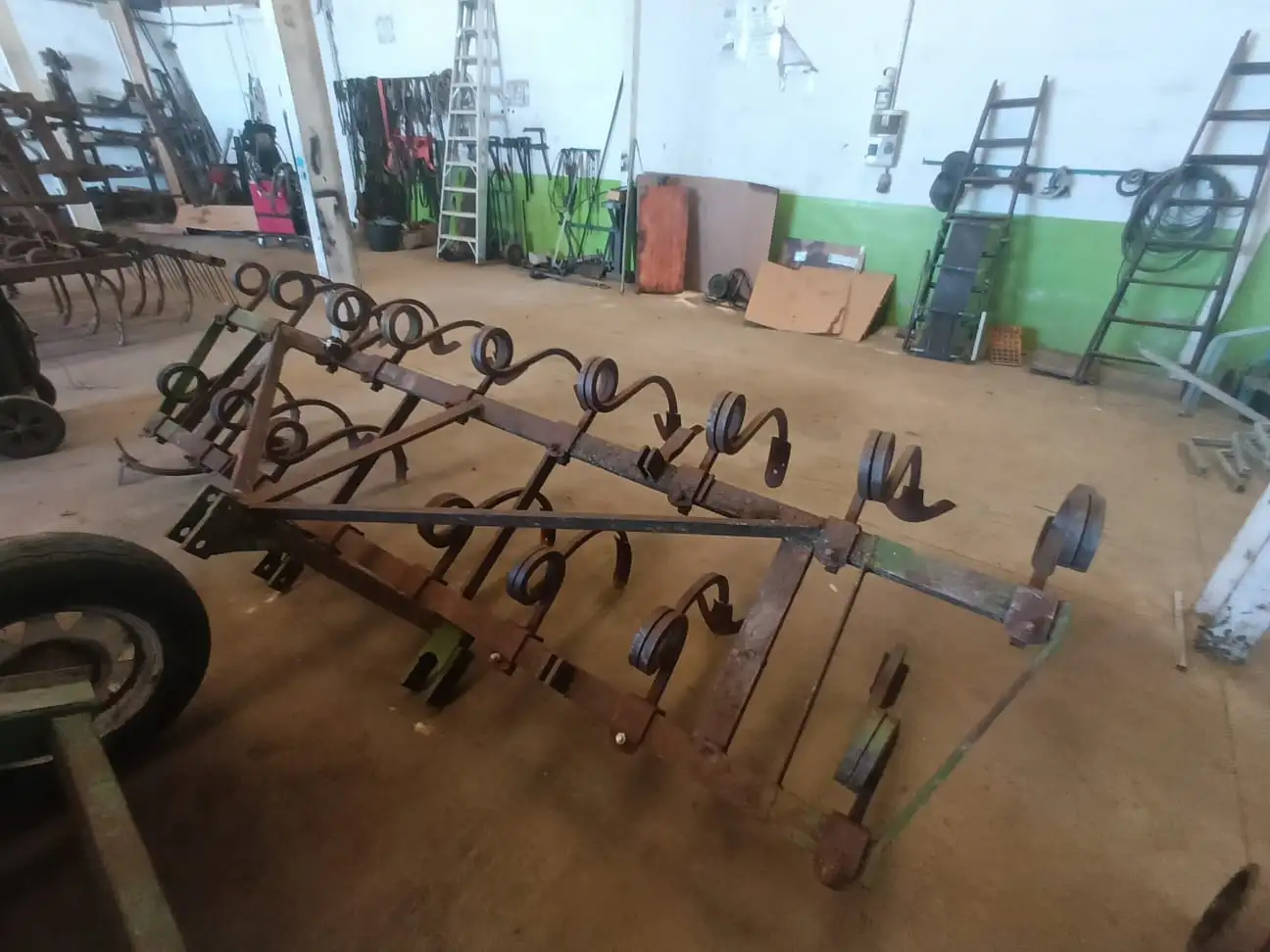 Cultivador de 17 brazos. - vista 2