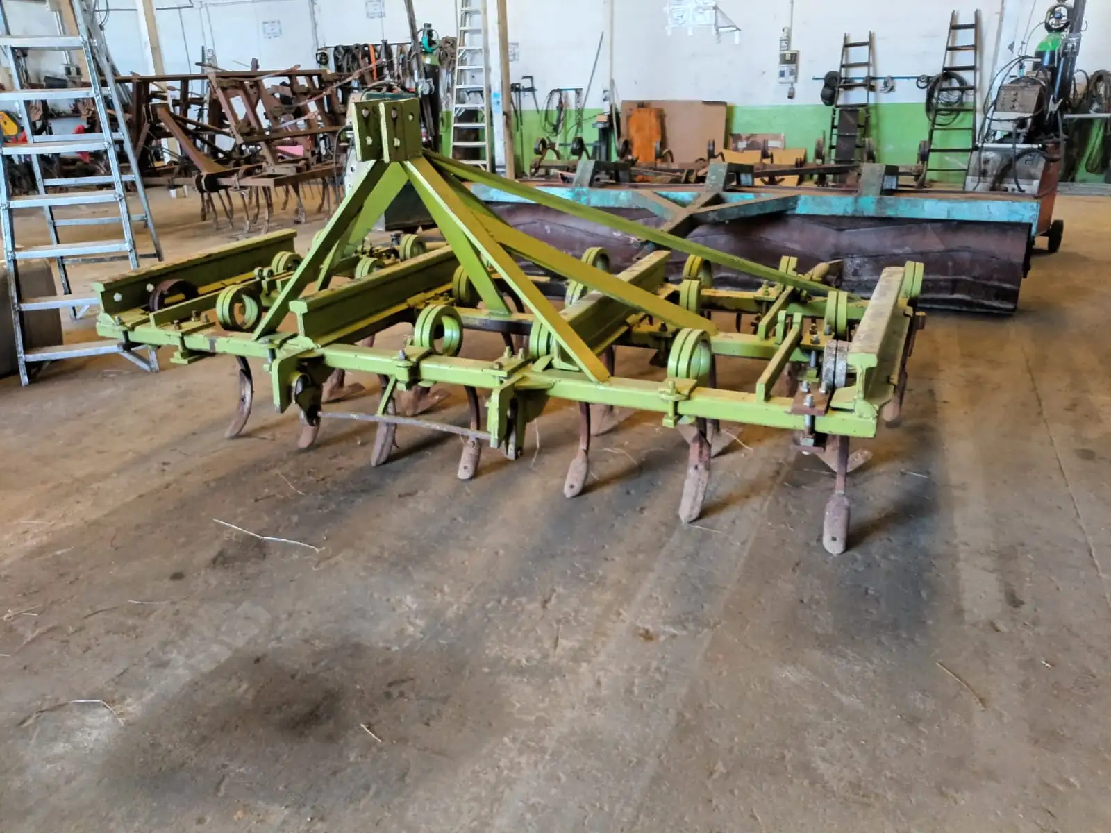 Cultivador de 3 filas - vista 1