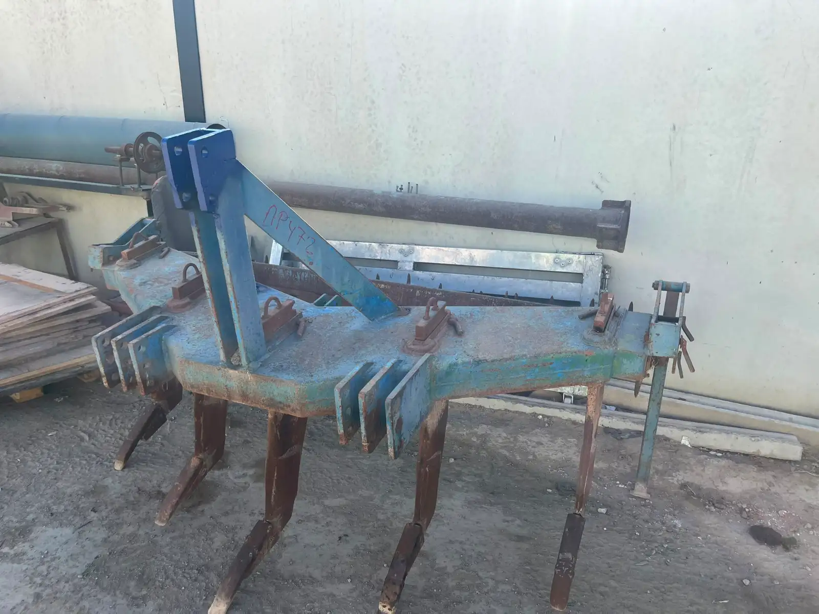 Topos subsolador artesanal de 5 patas con rulo - vista 1