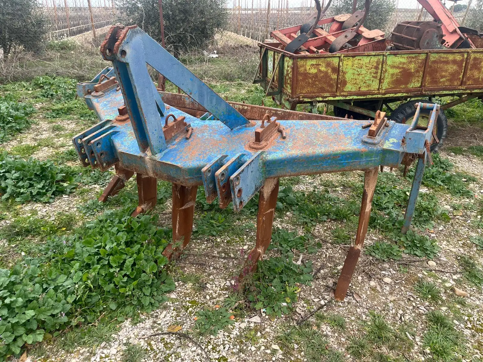 Topos subsolador artesanal de 5 patas con rulo - Imagen del producto