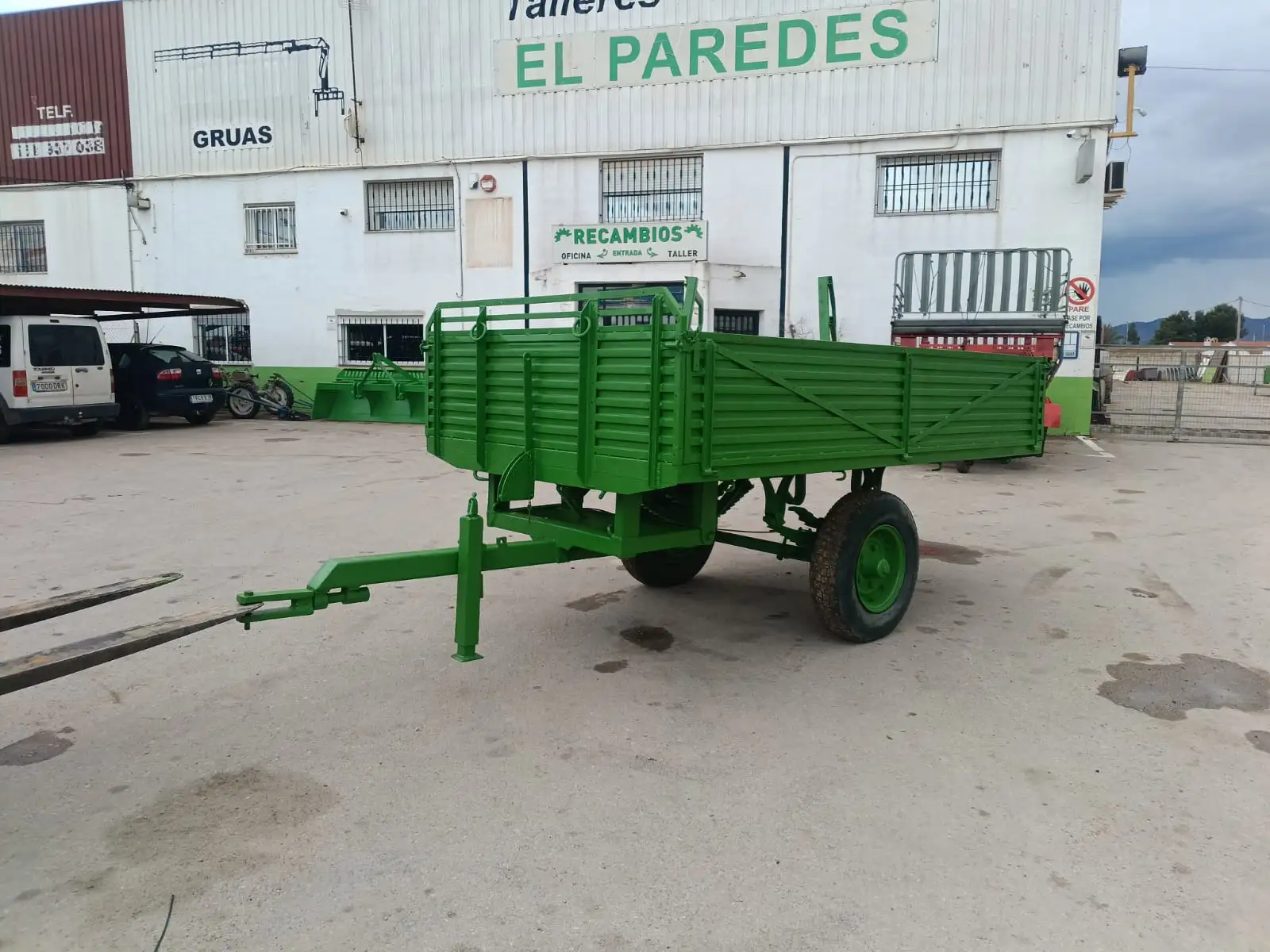 Remolque agrícola basculante manual de 1 eje de 3250x1800x500 | remolques-agricolas