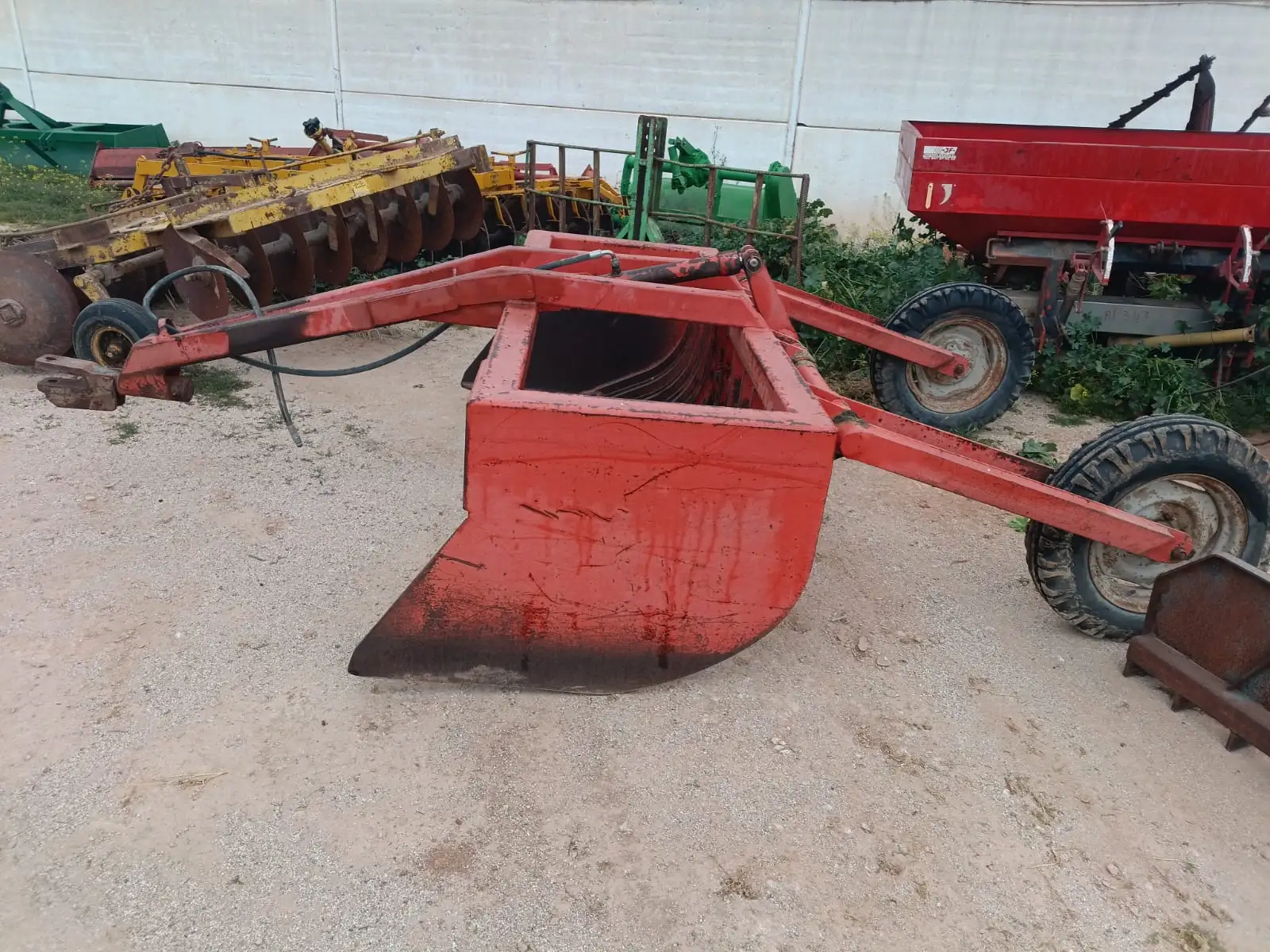 Despedregadora con ruedas traseras marca Jimpa - Imagen del producto