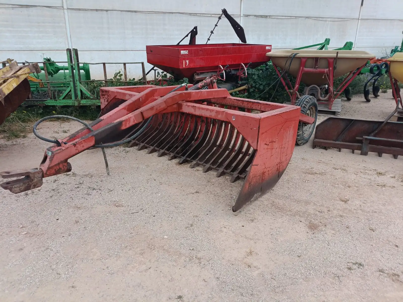 Despedregadora con ruedas traseras marca Jimpa - vista 2