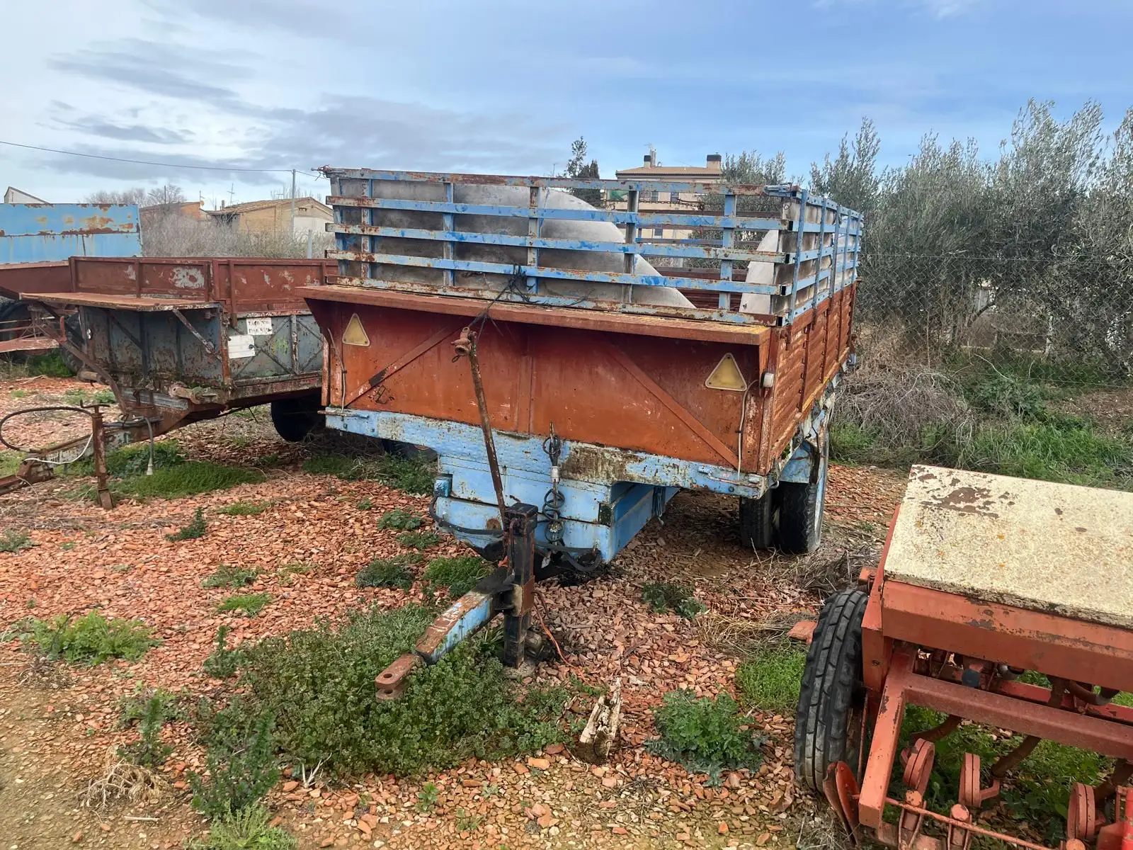 Remolque agrícola de un eje con lanza recta - Imagen del producto