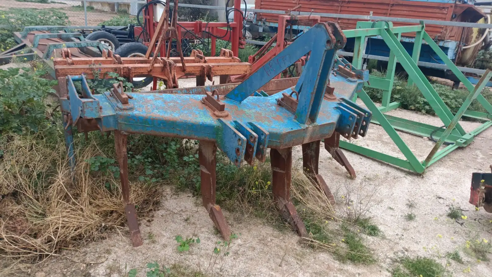 Topos subsolador artesanal de 5 patas con rulo | cultivadores